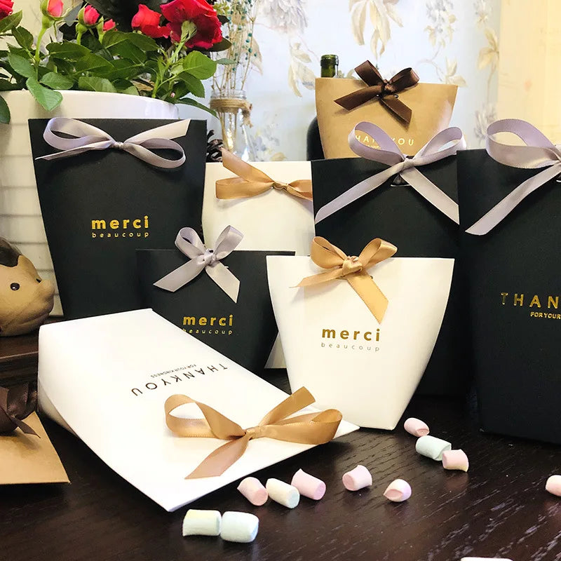 50pcs White Kraft Black Paper Bag Bronzing French "Merci" Thank You Gift Box Package Wedding Party Favor Candy Bags With Ribbon