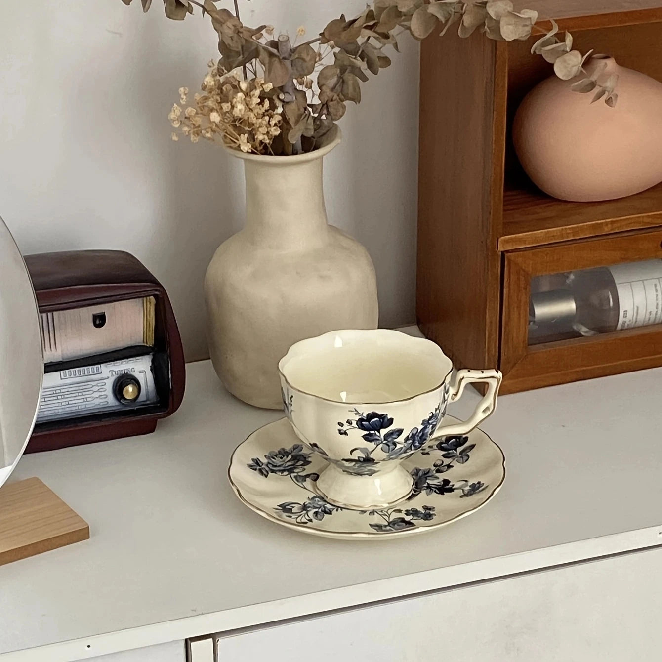 1Set Simple Floral Ceramic Coffee Cup and Saucer, High-End Accessible Luxury Cup and Saucer, Home Commercial Office Afternoon Tea Matchinging Goodies, Suitable for Home Decoration, Family Party, Afternoon Tea Coffee Cake, Res