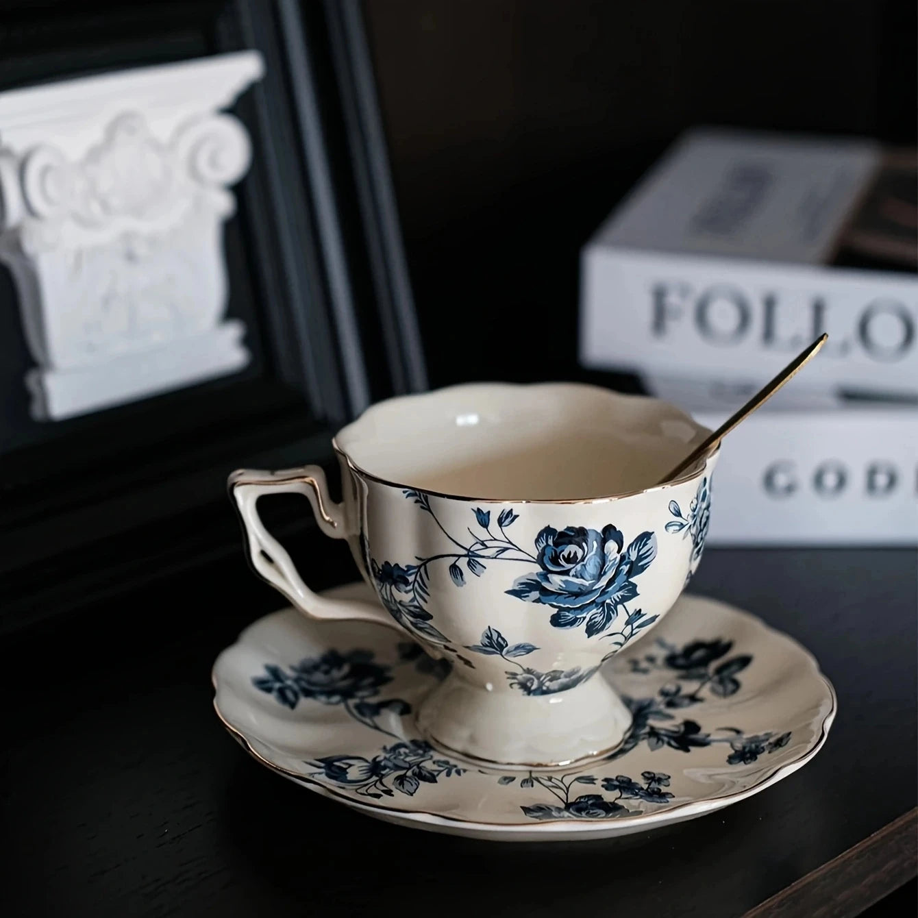 1Set Simple Floral Ceramic Coffee Cup and Saucer, High-End Accessible Luxury Cup and Saucer, Home Commercial Office Afternoon Tea Matchinging Goodies, Suitable for Home Decoration, Family Party, Afternoon Tea Coffee Cake, Res