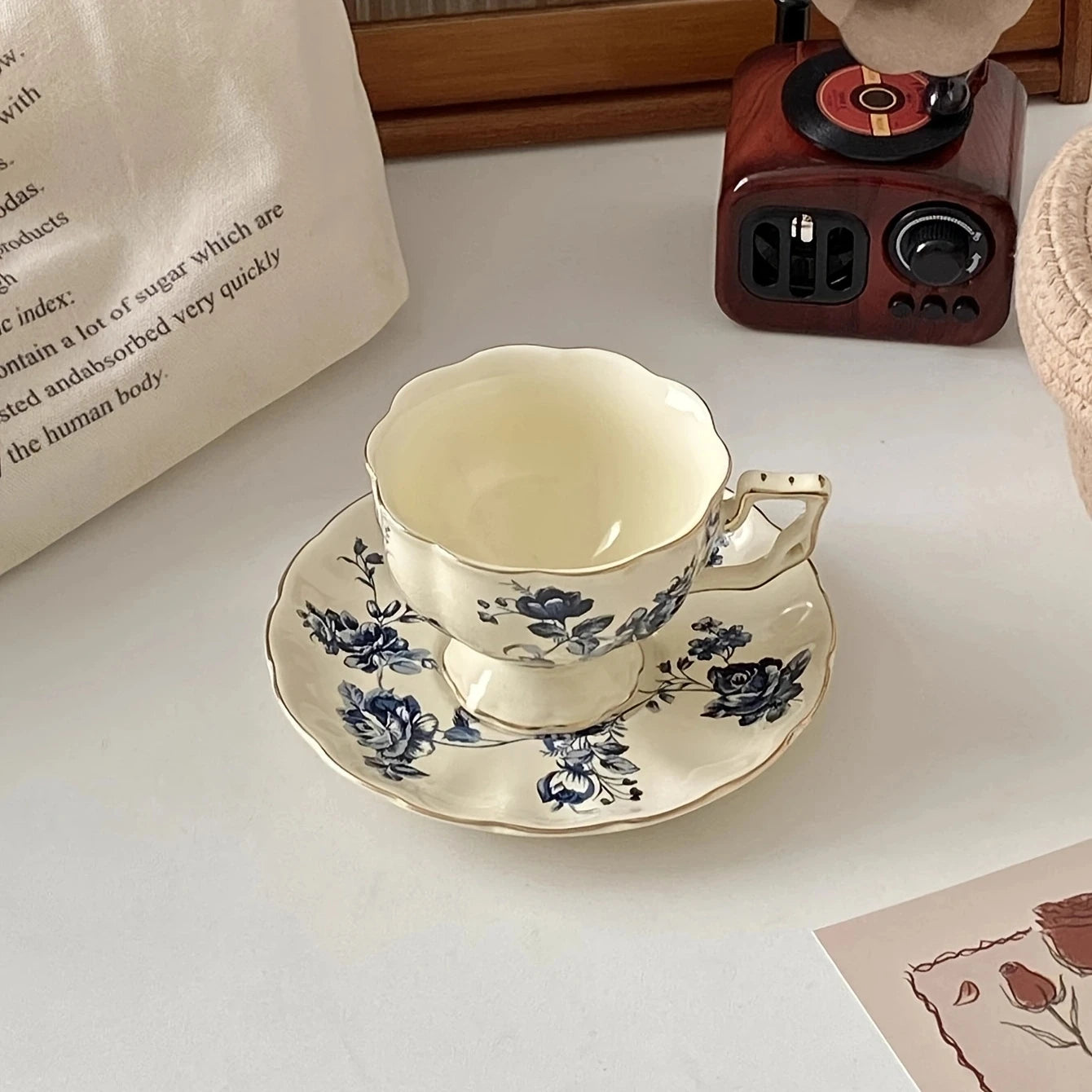 1Set Simple Floral Ceramic Coffee Cup and Saucer, High-End Accessible Luxury Cup and Saucer, Home Commercial Office Afternoon Tea Matchinging Goodies, Suitable for Home Decoration, Family Party, Afternoon Tea Coffee Cake, Res