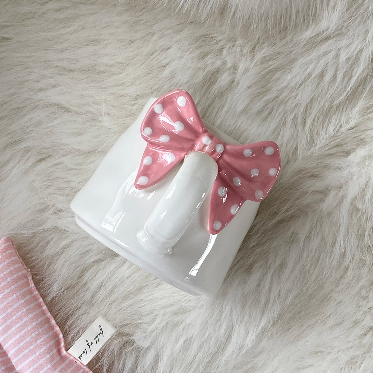 1Pc Polka Dot Bow Mug, Creative Bow Handle Ceramic Mug, Exquisite Polka Dot Design, Suitable for Home Decoration, Living Room Bedroom Dining Table Drinking Water, Party Gathering, Candlelight Dinner, Gift Giving
