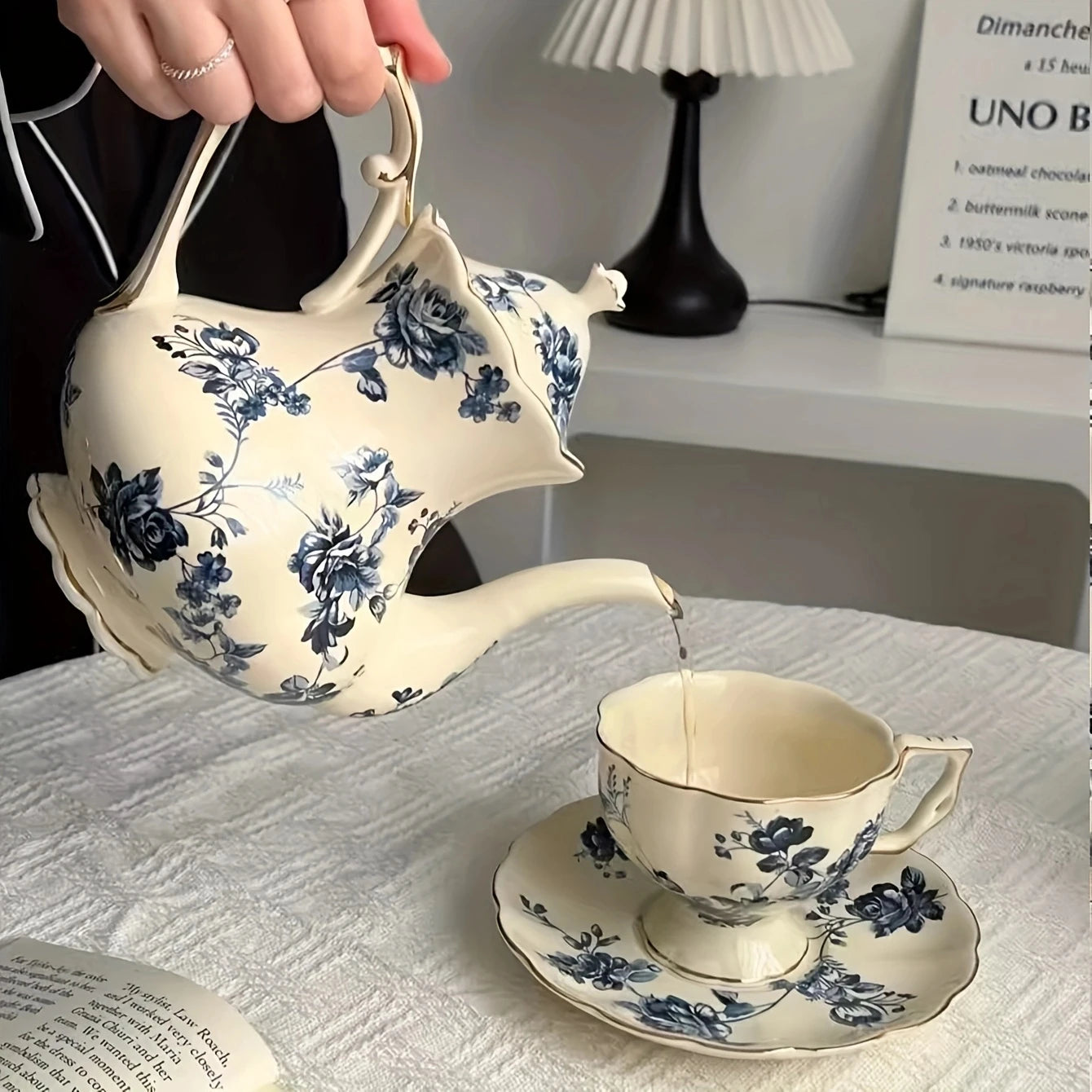 1Set Simple Floral Ceramic Coffee Cup and Saucer, High-End Accessible Luxury Cup and Saucer, Home Commercial Office Afternoon Tea Matchinging Goodies, Suitable for Home Decoration, Family Party, Afternoon Tea Coffee Cake, Res