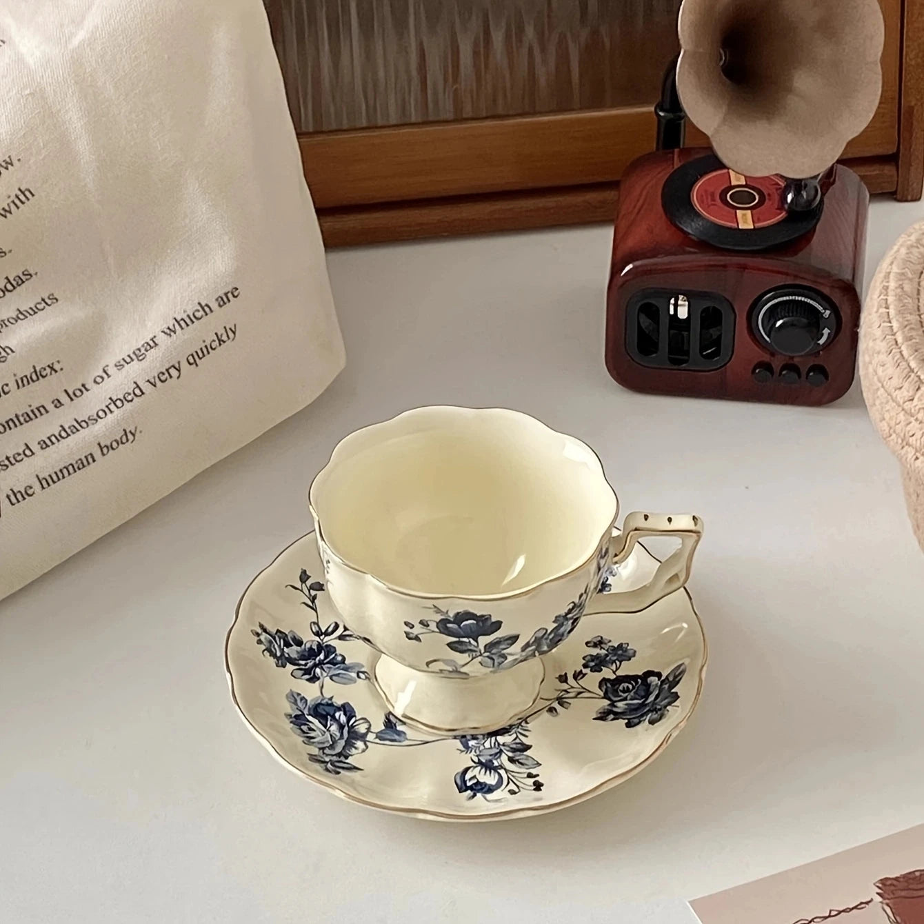 1Set Simple Floral Ceramic Coffee Cup and Saucer, High-End Accessible Luxury Cup and Saucer, Home Commercial Office Afternoon Tea Matchinging Goodies, Suitable for Home Decoration, Family Party, Afternoon Tea Coffee Cake, Res