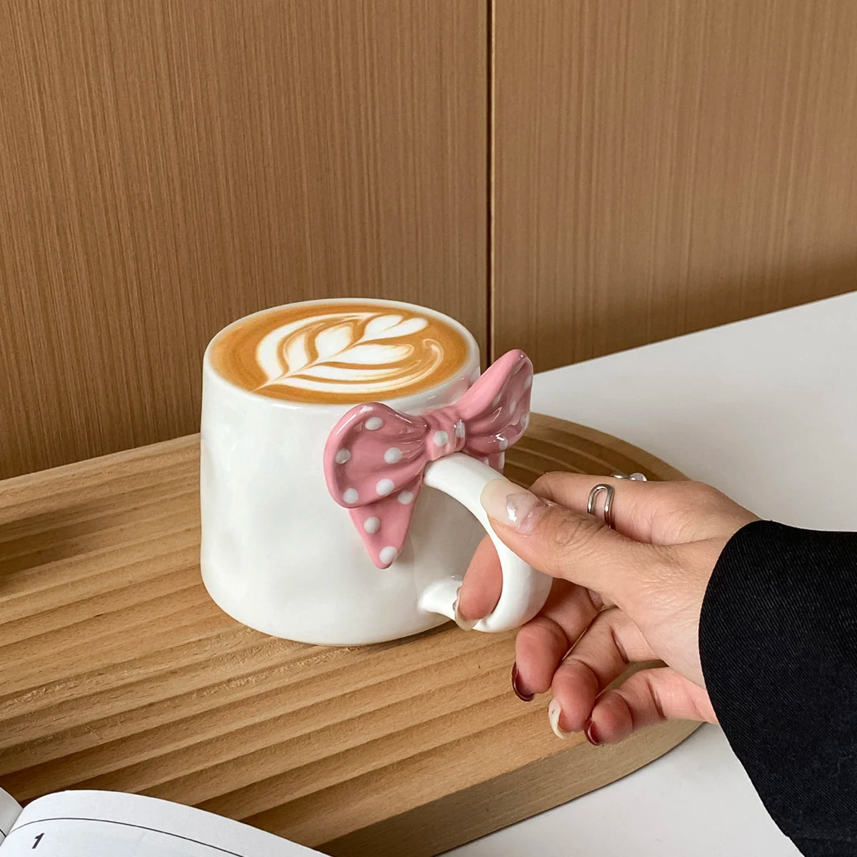 1Pc Polka Dot Bow Mug, Creative Bow Handle Ceramic Mug, Exquisite Polka Dot Design, Suitable for Home Decoration, Living Room Bedroom Dining Table Drinking Water, Party Gathering, Candlelight Dinner, Gift Giving